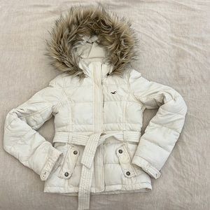WOMEN’S DOWN JACKET WITH FUR TRIMMED HOOD